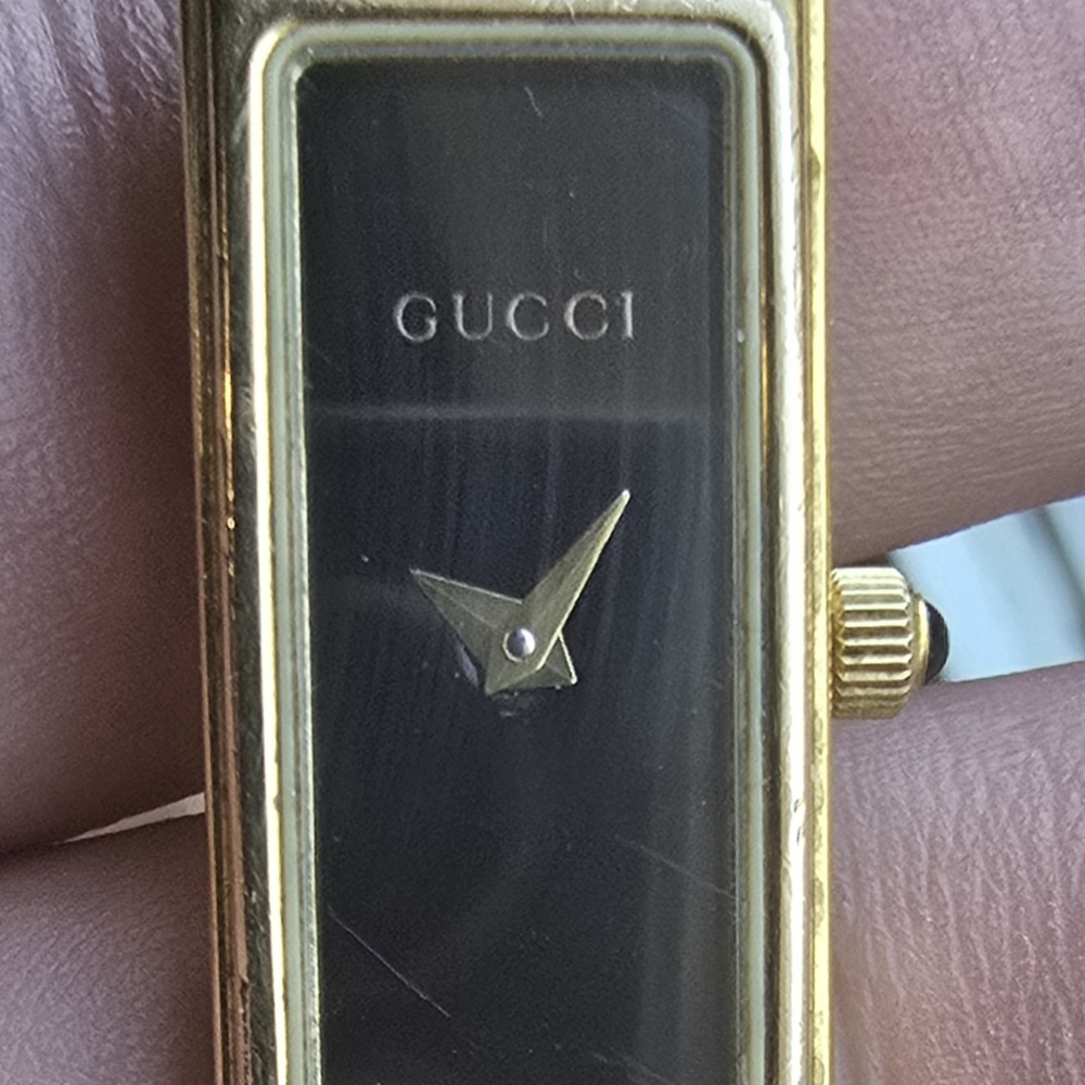 Gucci Gold and Black Watch - Picture 3 of 8